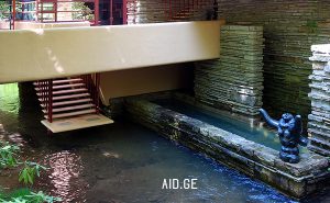frenk loid rigte house on waterfalls